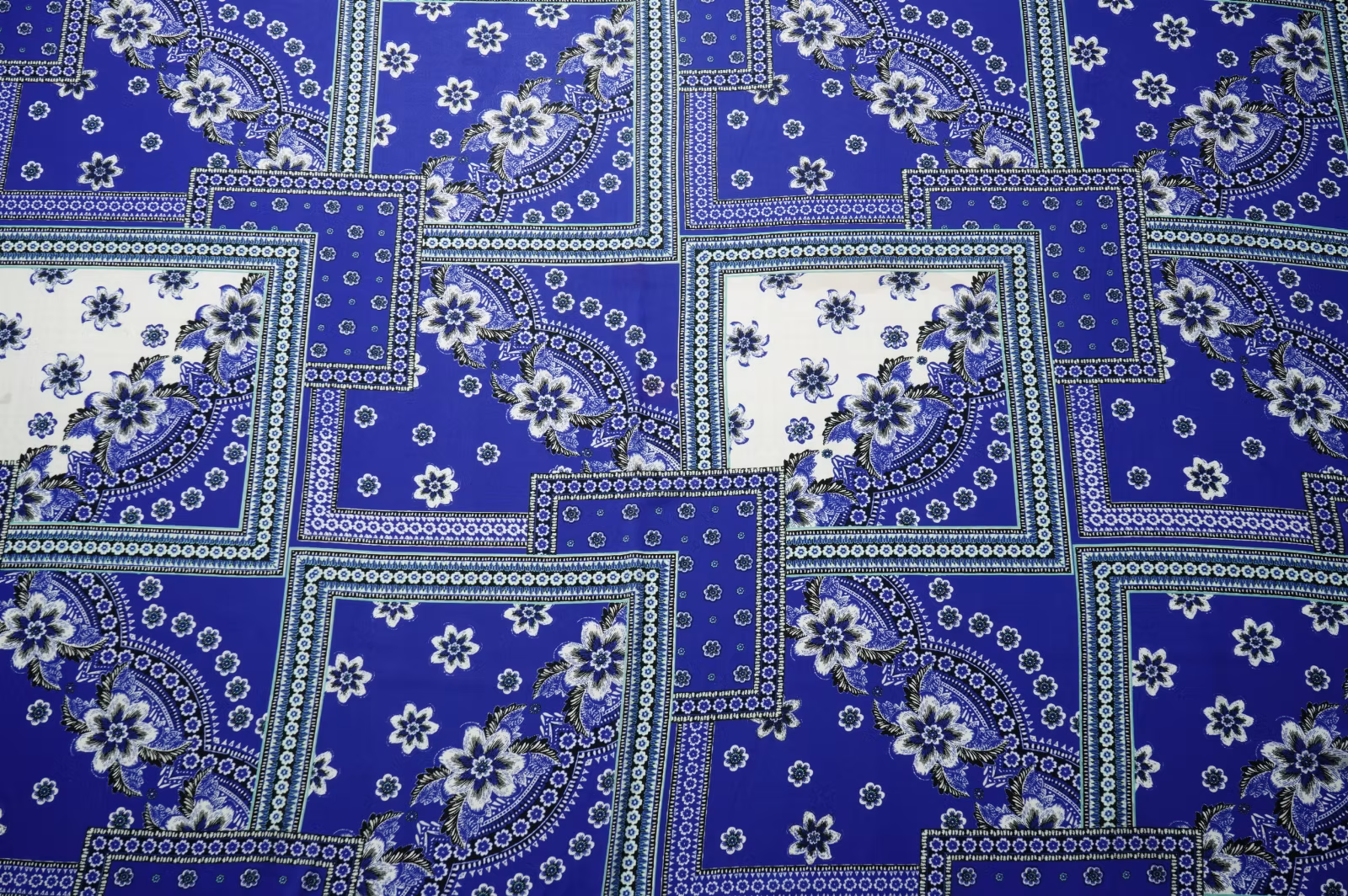 Szyfon tkanina niebieski w kwiaty szer. 150 cm